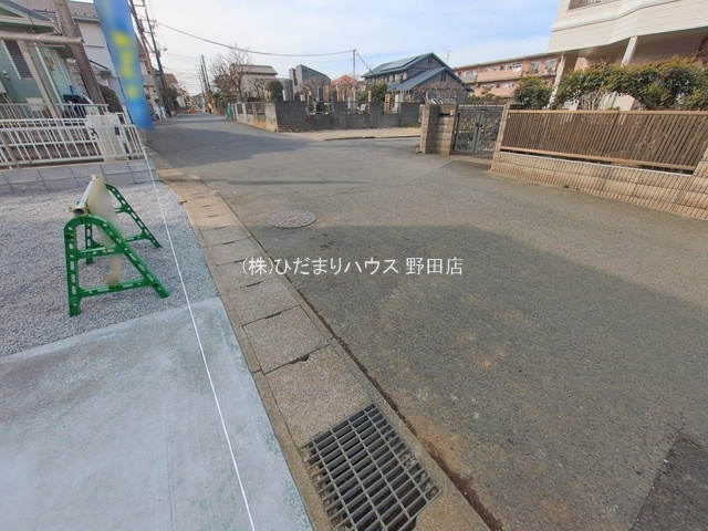 流山市東初石15期　新築戸建　1号棟の前面道路含む現地写真