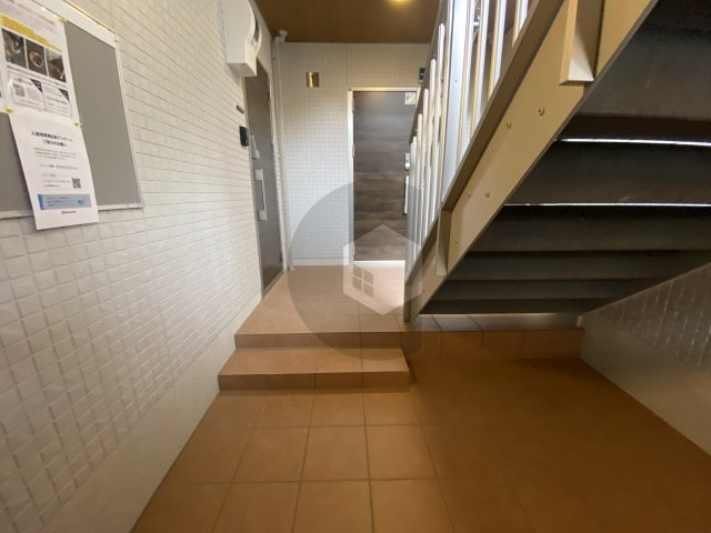 スプランデュール高井田のロビー