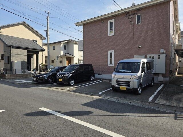 福岡市早良区原４丁目のアパートの駐車場