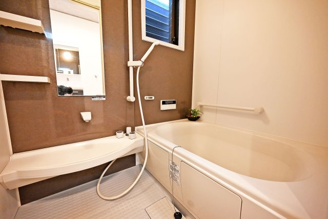 西宮市甲子園町網引町中古戸建│4LDK+駐車1台可の浴室|一日の疲れを癒す心地よいバスタイムを実現◎お気に入りの入浴剤を使用してリラックスした時間をお過ごしください◎