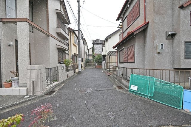 西宮市甲子園町網引町中古戸建│4LDK+駐車1台可の前面道路含む現地写真|前面道路は北西側4.1ｍ私道です。