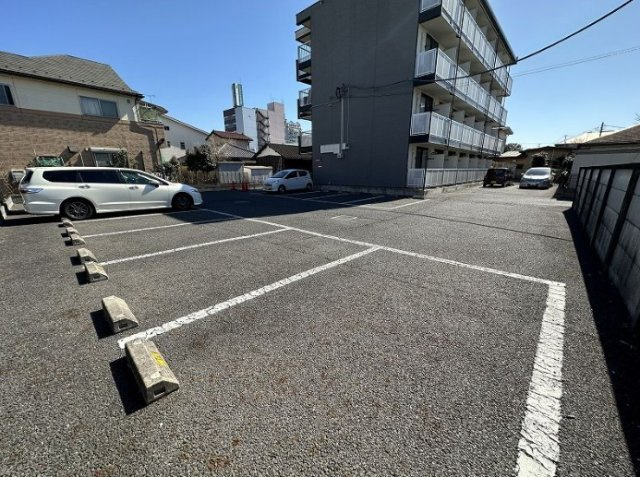 レオパレスヴィクトリアの駐車場