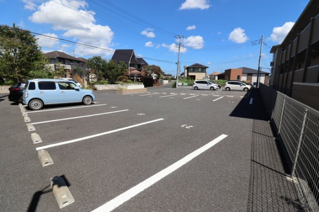 サンシャインヒルズ厨の駐車場|駐車場