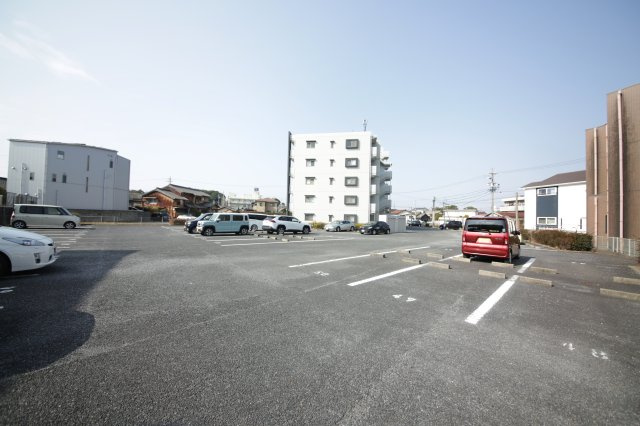 ブランドゥースの駐車場