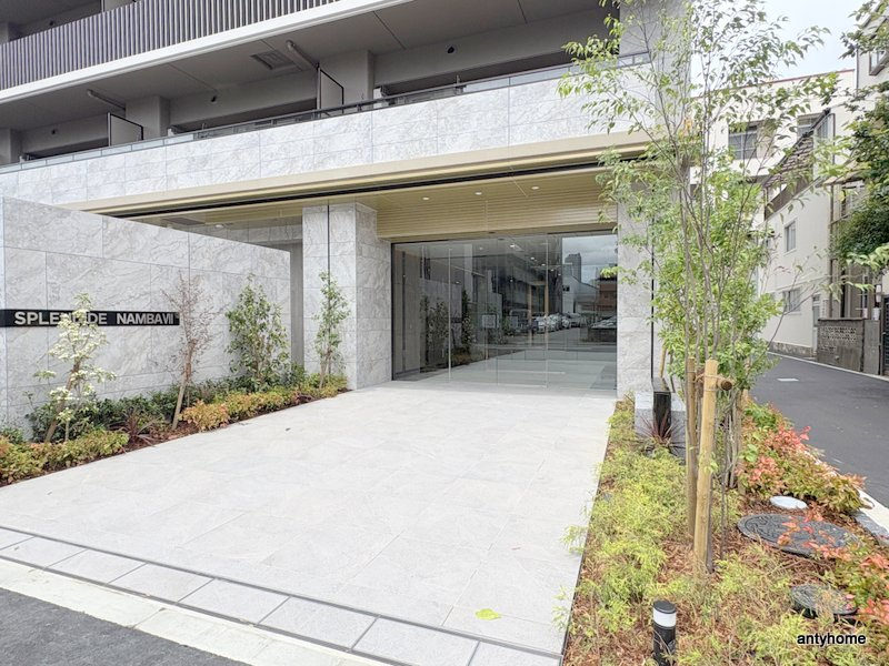 スプランディッド難波VII　仲介手数料無料のエントランス