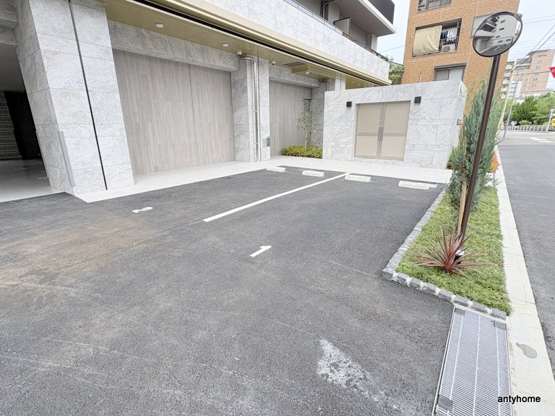 スプランディッド難波VII　仲介手数料無料の駐車場