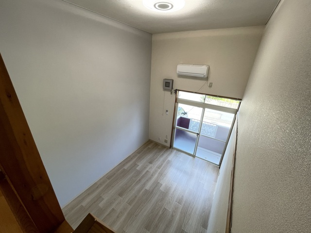 メゾンジュネスの居間・リビング