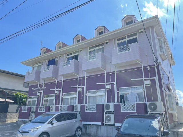 メゾンジュネスの駐車場