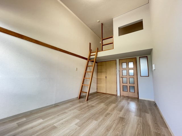 メゾンジュネスの居間・リビング