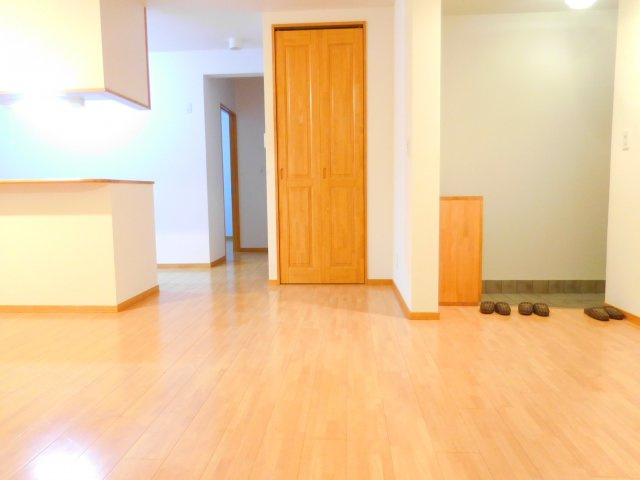 高槻市上本町の賃貸マンションの居間・リビング