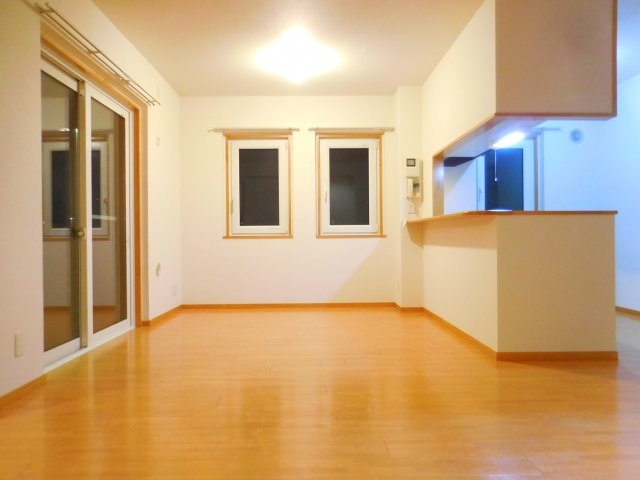 高槻市上本町の賃貸マンションの居間・リビング