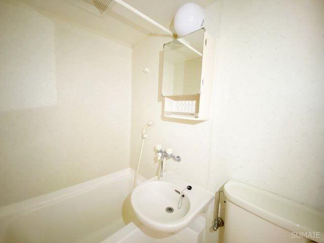 CASA与野の洗面所|浴室に洗面台あります！