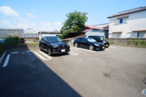 プラシード（奈良市）の駐車場