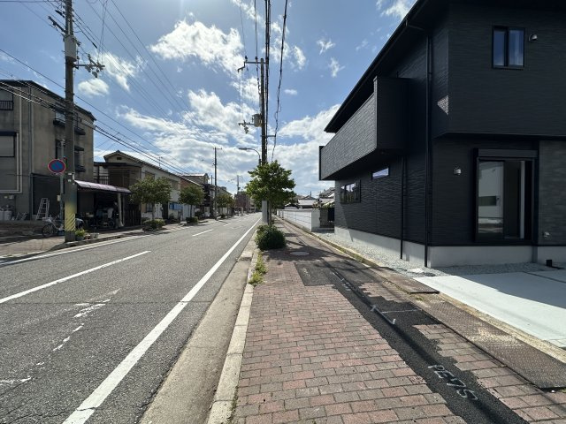 明石市日富美町新築戸建１号棟の前面道路含む現地写真