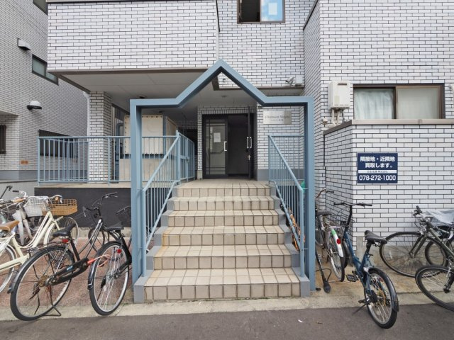 大阪市城東区新喜多東２丁目の賃貸マンションのエントランス