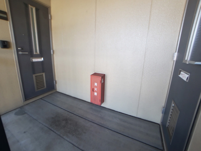 エミネンスナカオ Ｂの玄関|玄関前