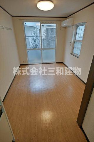 シャトルミサの居間・リビング