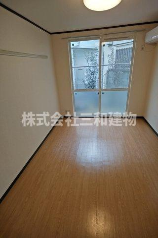 シャトルミサの居間・リビング