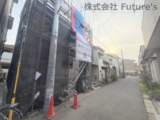 三郷市谷中　新築戸建　全1棟の前面道路含む現地写真|前面道路含む現地写真です。