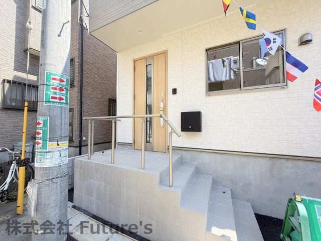 三郷市谷中　新築戸建　全1棟のエントランス|玄関アプローチ