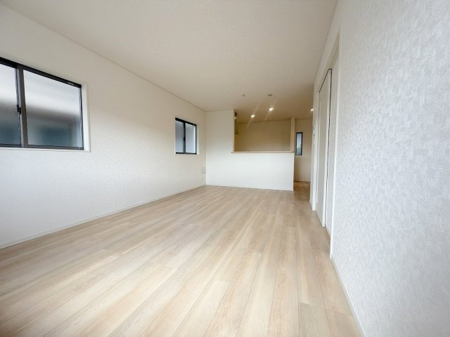 三郷市谷中　新築戸建　全1棟の居間・リビング|同施工会社の参考写真になります。