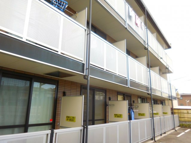 レオパレスドリームハイツ氷室のバルコニー