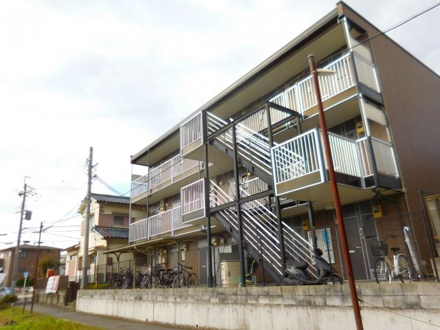 レオパレスドリームハイツ氷室の外観