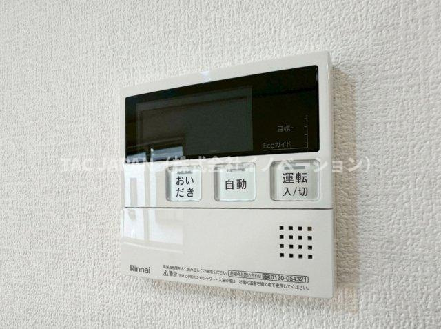 志茂の分譲（最終1邸宅）の発電・温水設備|【オートバス】
キッチンからワンタッチでお湯張や追焚ができる便利なオートバス。