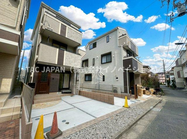 志茂の分譲（最終1邸宅）の外観|日当たりの良い南側道路に面する新築3棟分譲！おかげさまで最終1邸宅（1号棟）のみとなりました！お問合せ当日でのご見学（内覧）可能です。ぜひお気軽にお問合せください。