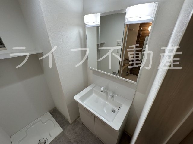 ラモーナ東山町Ⅰの独立洗面台|独立洗面台、小物を置くことができて便利です