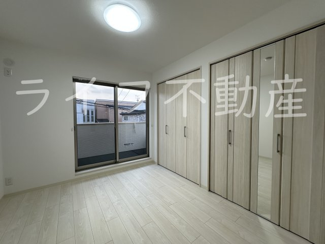 ラモーナ東山町Ⅰの内装|明るい室内です