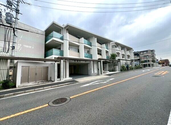 プレミスト一社の外観