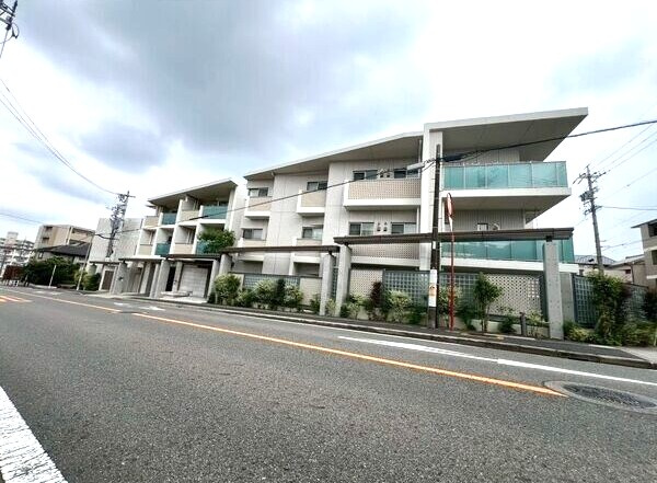 プレミスト一社の外観