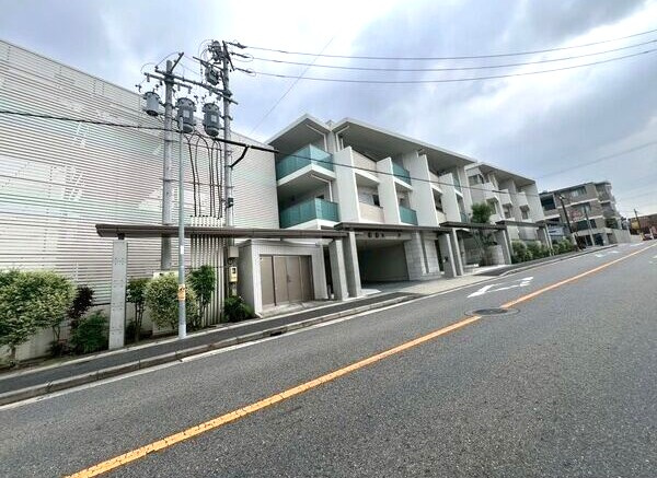 プレミスト一社の外観