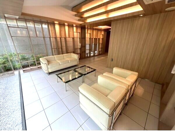 プレミスト一社のロビー