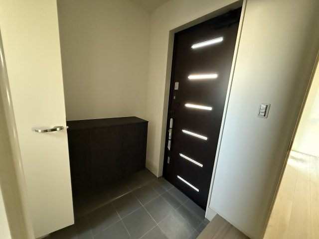 二丈上深江　新築戸建　６棟現場の玄関