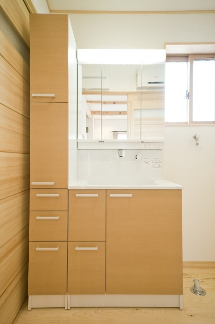 富士市松岡　中古住宅の独立洗面台