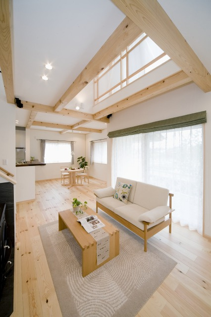 富士市松岡　中古住宅の居間・リビング