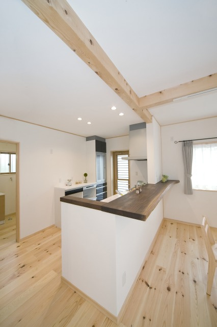 富士市松岡　中古住宅のキッチン