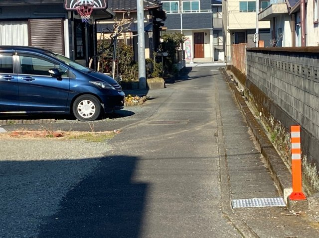 富士市水戸島2丁目　売土地の前面道路含む現地写真