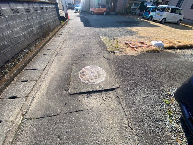 富士市水戸島2丁目　売土地の前面道路含む現地写真