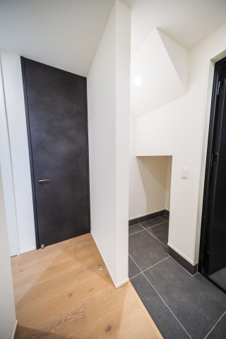 葵区エリア！ 小中学校まで近い好立地の新築分譲住宅の玄関