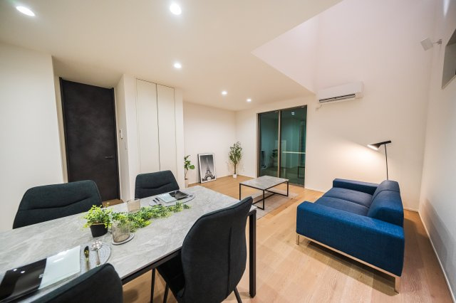 葵区エリア！ 小中学校まで近い好立地の新築分譲住宅の居間・リビング