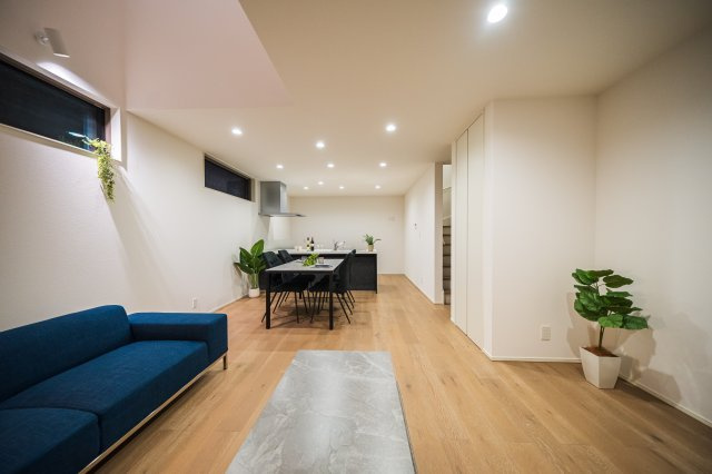 葵区エリア！ 小中学校まで近い好立地の新築分譲住宅の居間・リビング