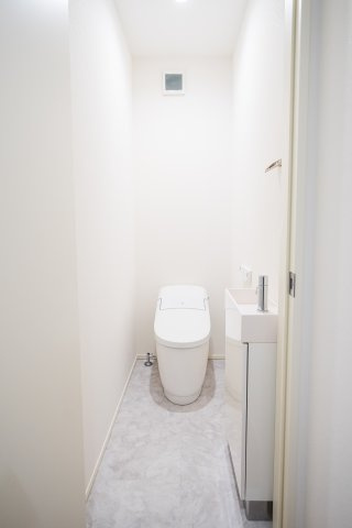 葵区エリア！ 小中学校まで近い好立地の新築分譲住宅のトイレ