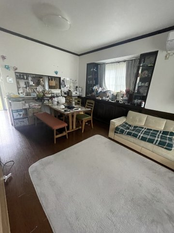 静岡市清水区山切　中古戸建の居間・リビング|ゆったり過ごせる居間です