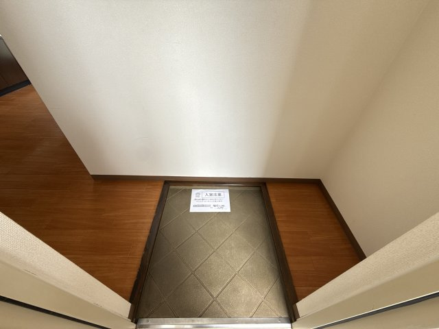 揖保郡太子町鵤のハイツの玄関