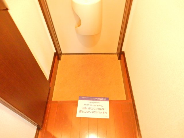 レオパレス別所新町LA1の玄関