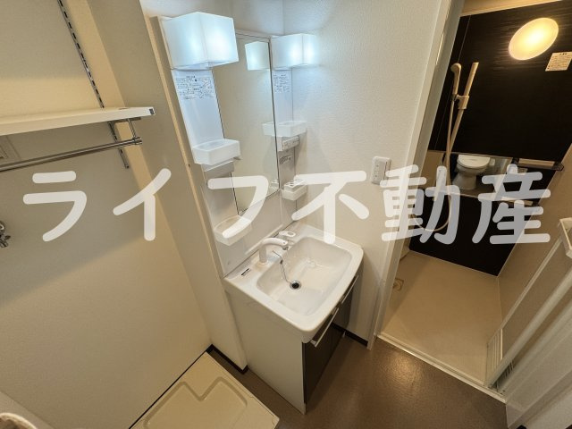 グランデロート久宝寺の独立洗面台|使いやすい独立洗面台です