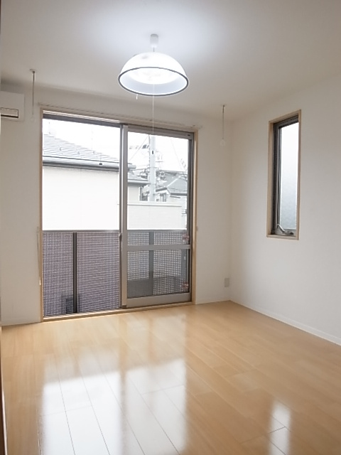 プランドールⅠの居間・リビング|6.4帖の洋室♪